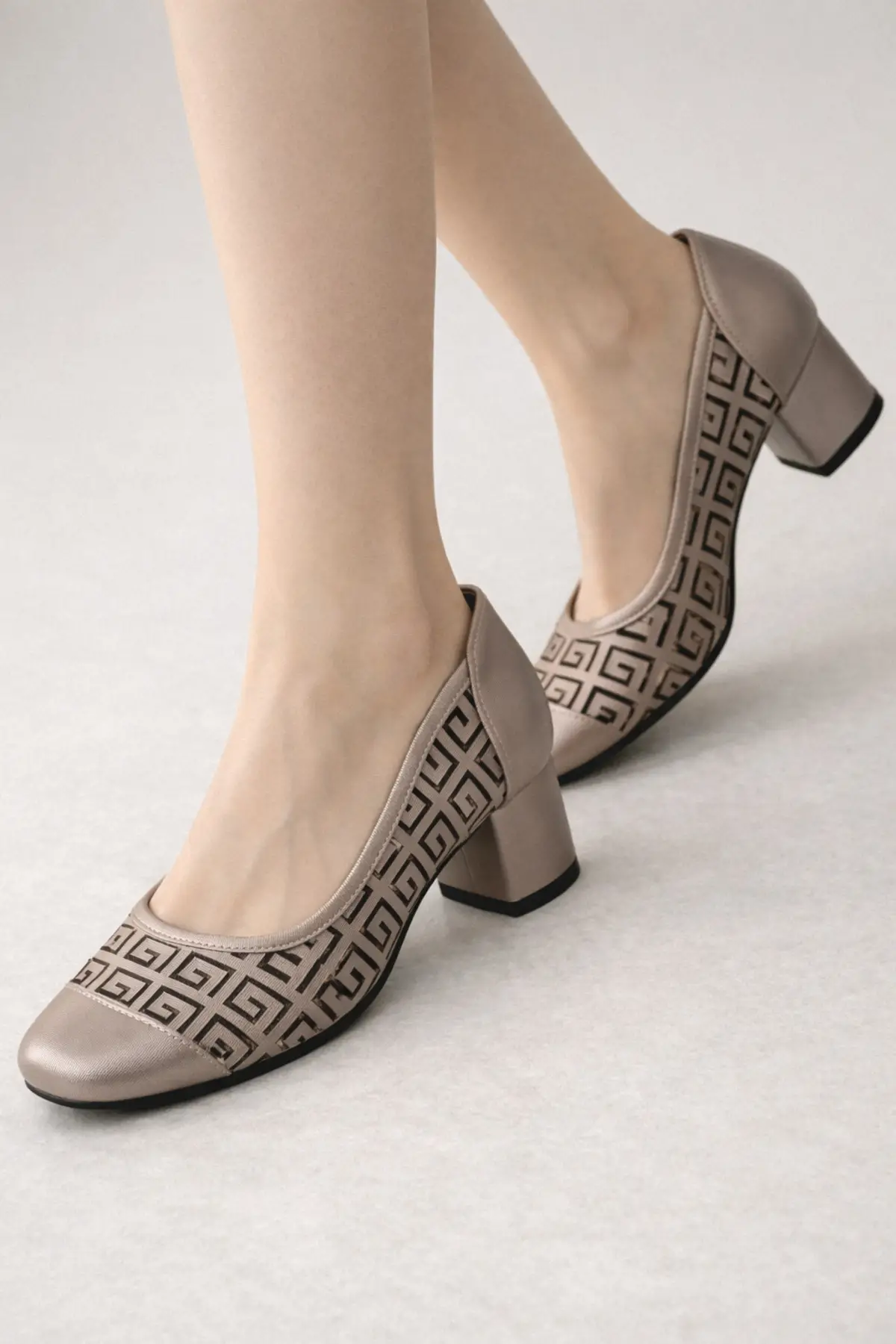 Kadın Desenli Kalın Vizon Topuklu Ayakkabı